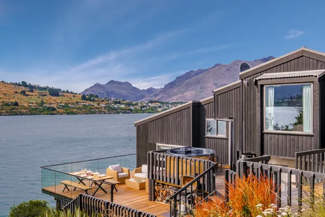 Queenstown Lakefront Dream