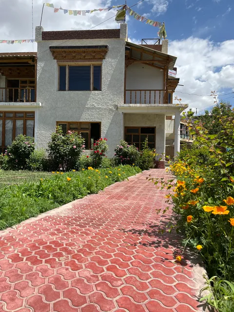 Chakzot Garden House