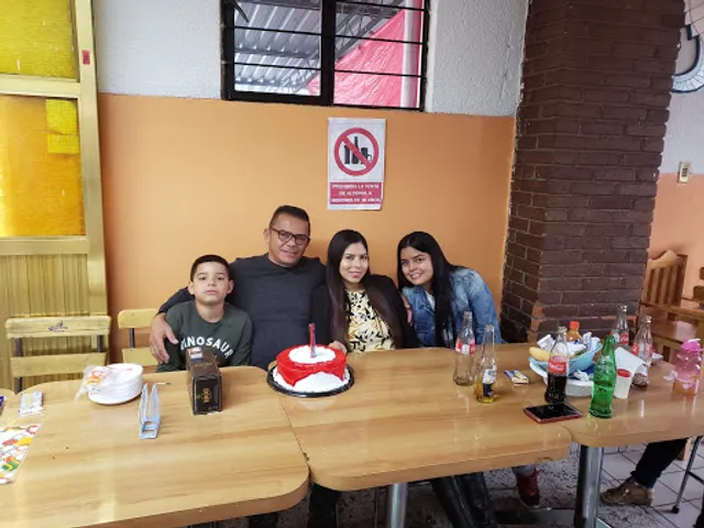 Mariscos La Bombonera