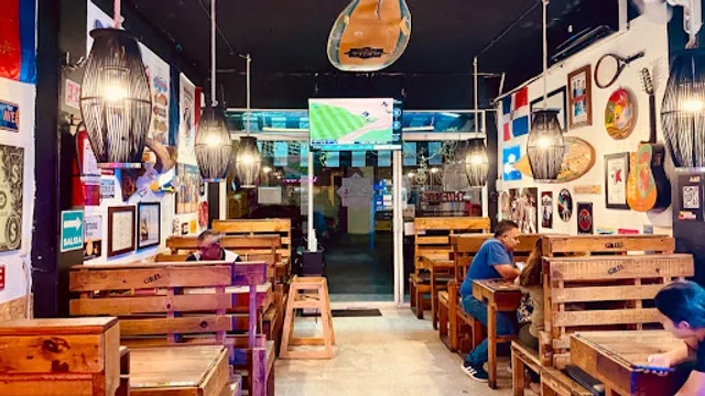 Grill Hamburguesas y Alitas