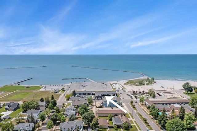 Snyder's Shoreline Inn