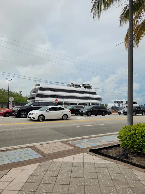 South Beach Lady Yacht Charter