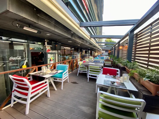 Yoshi Sushi & Teppanyaki