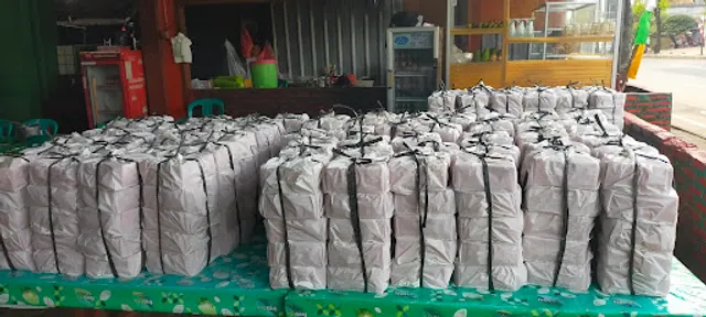 Ayam penyet asli hang dihi