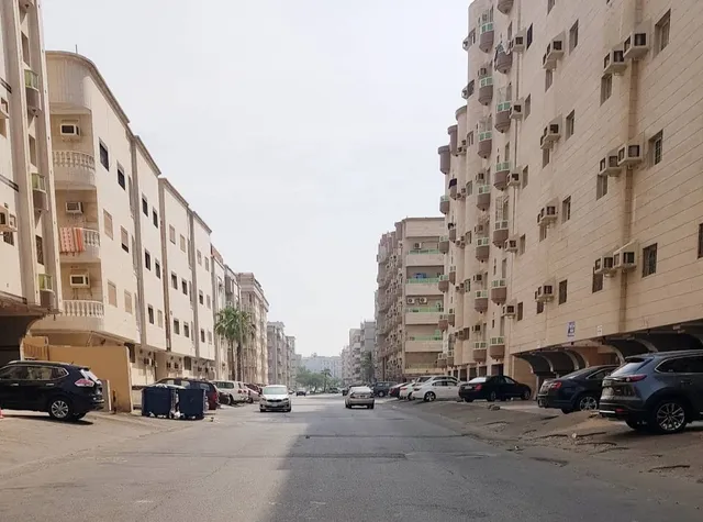شقق الحمراء