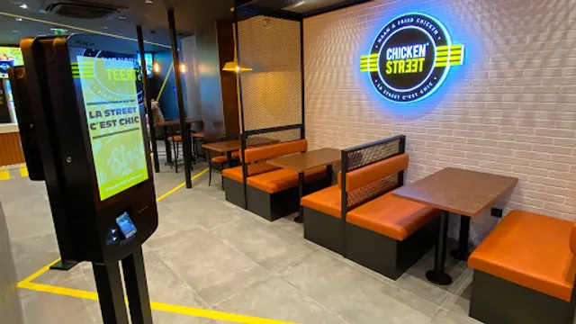 Chicken Street Toulouse Naan & Fried Chicken