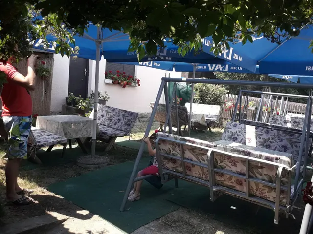 Златни опанак