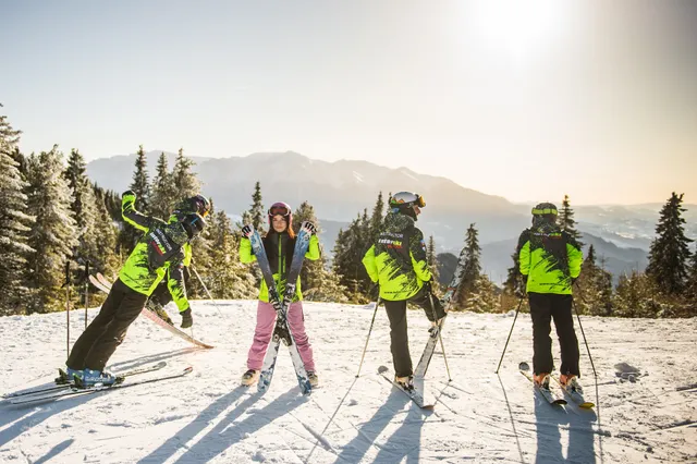 Interski - Închirieri + Școală ski & snowboard Poiana Brașov | RENTAL & SCHOOL