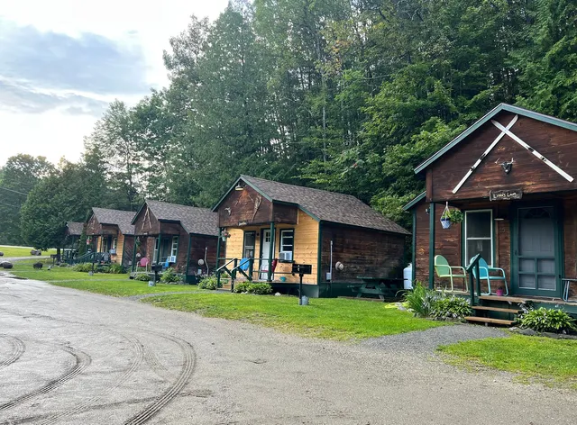 Pine Crest Motel & Cabins