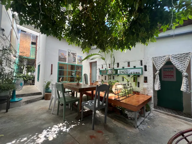 Lơghim Phan Thiet Vegetarian Bistro & Cafe