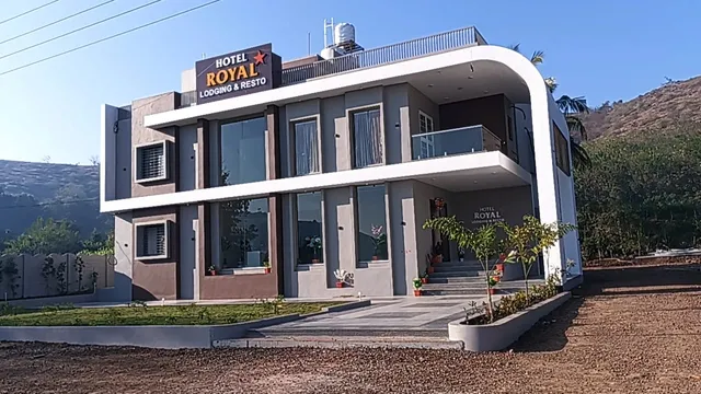 Hotel Royal Lodging & Resto