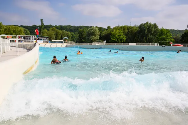 Wave pool