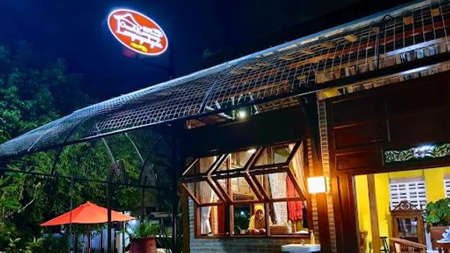 Nasi Goreng Omah Kampung Lempuyangan ꧋ꦤꦱꦶꦒꦺꦴꦫꦺꦁꦎꦩꦃꦏꦩ꧀ꦥꦸꦁꦊꦩ꧀ꦥꦸꦪꦔꦤ꧀