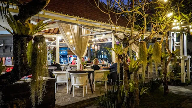 The Sampan - Breakfast, Lunch & Dinner