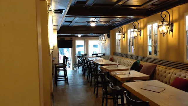 Bistro Bar Cafe MAXX