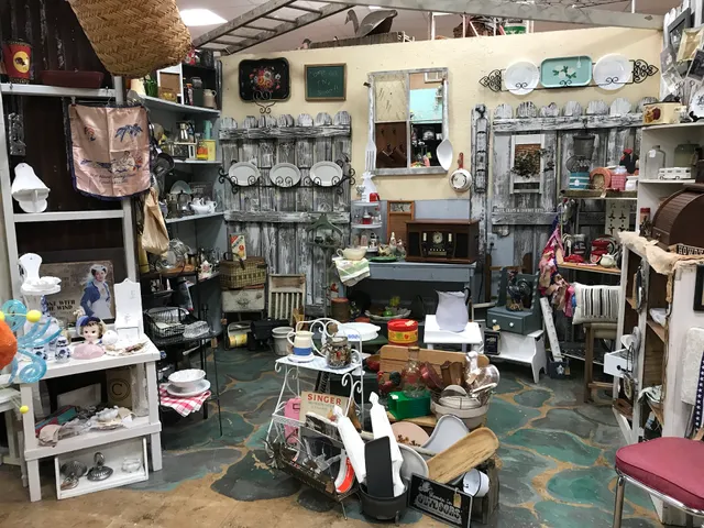 The Speckled Rooster Antiques & More