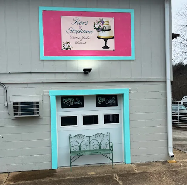 Tiers by Stephanie Cakery