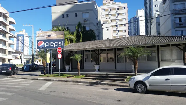 Madona Drive Lanches