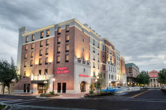 Hampton Inn & Suites Gainesville-Downtown
