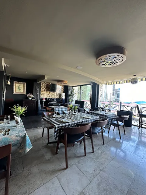 MUCCA SALON (CANTINA)