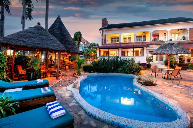 2 Friends Beach Hotel