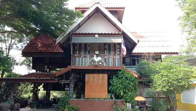 บ้านดิน camp & art