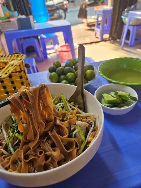 Bánh đa cua, miến trộn, bún bò nam bộ