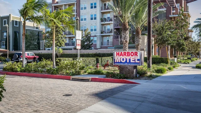 Harbor Motel