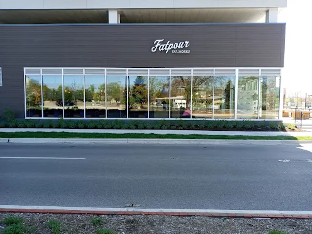 Fatpour Lincolnwood: The Ultimate Sports Bar