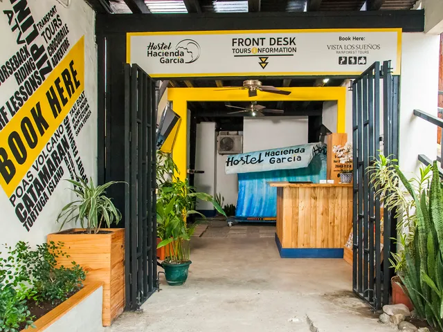 Hostel La Hacienda Rooms & Food