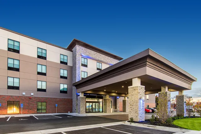 Holiday Inn Express & Suites Atchison, an IHG Hotel