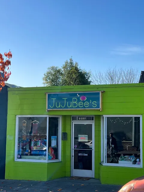 JuJuBee's