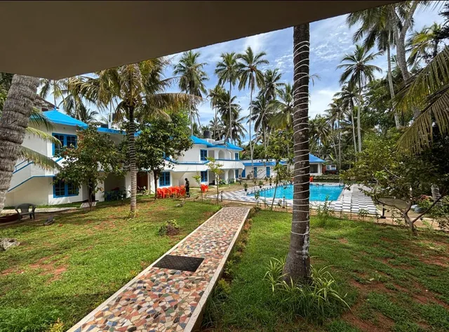 BANYAN TREE AAYUR