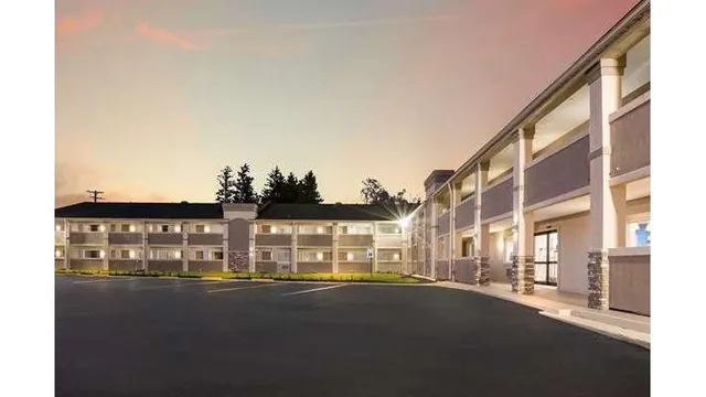 Clarion Pointe East Lansing University Area