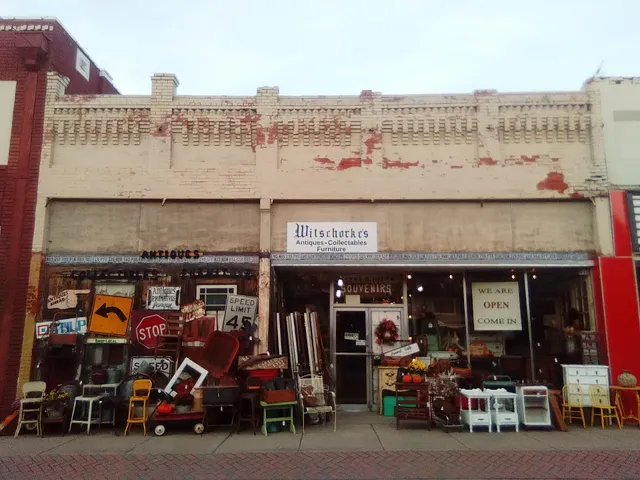 WITSCHORKE’S ANTIQUES AND COLLECTABLES