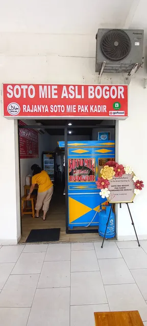 Soto Mie Asli Bogor Pak Kadir, The Springlake Summarecon Bekasi