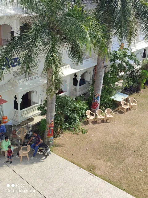 OYO 45148 Hotel Damji