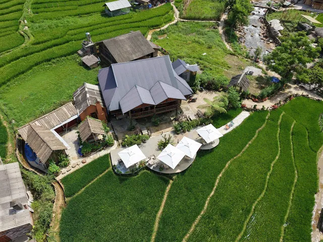 H'mong eco house . coffee shop & restaurant