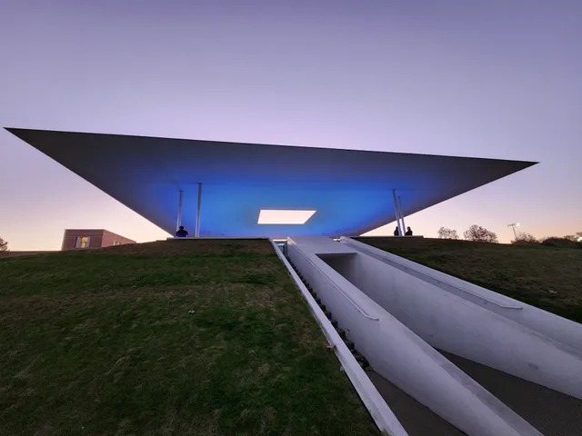 James Turrell's "Twilight Epiphany" Skyspace