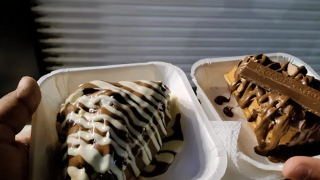 Henny's Gourmet - Salunkhe Vihar Rd.