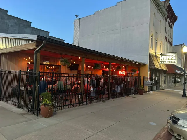 Riffs Pub & Patio