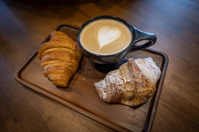 Black Lion Cafe Coffee & Pastry