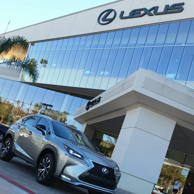 Lexus Escondido