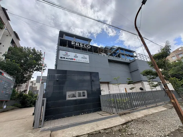 BRAND SQUARE - Yashada Realty Group