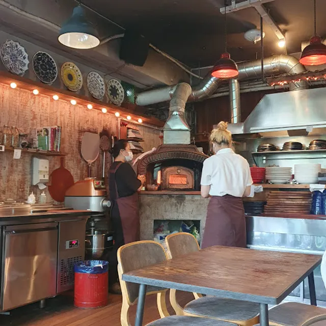 나무와화덕피자집