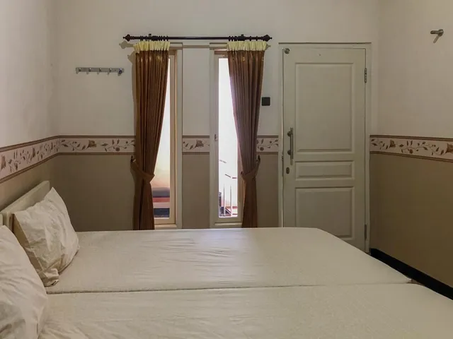 RedDoorz Syariah near Pasar Sleko Madiun