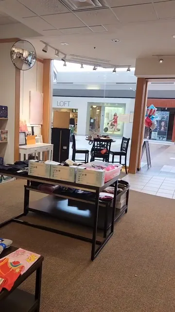 Deal Street Overstock Outlet