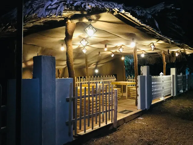 යං restaurant (yann restaurant)