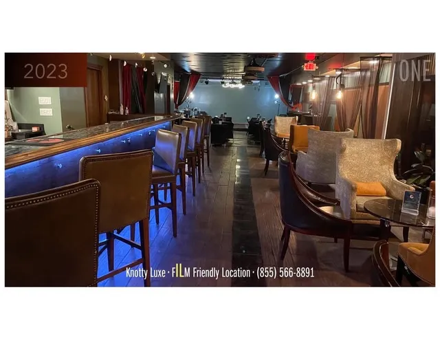 Knotty Luxe Jazz Bistro