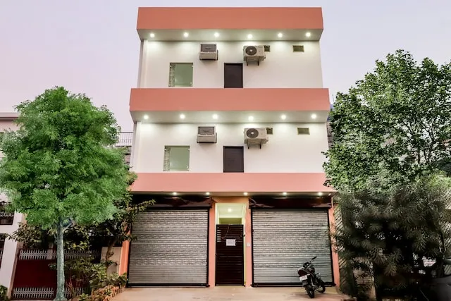 OYO 61176 Phenix Inn